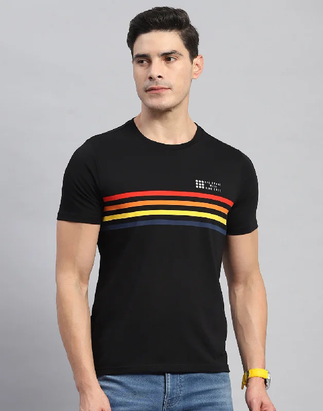 Men Black Stripe Round Neck Half Sleeve T-Shirt