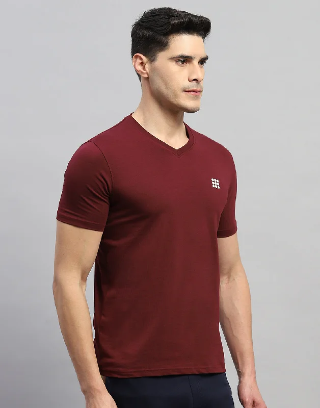 Men Maroon Solid V Neck Half Sleeve T-Shirt